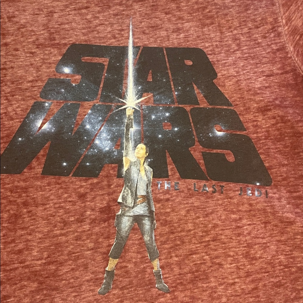STAR WARS The Last Jedi Rey Maroon T-Shirt, Sz M❗️ - Picture 4 of 10